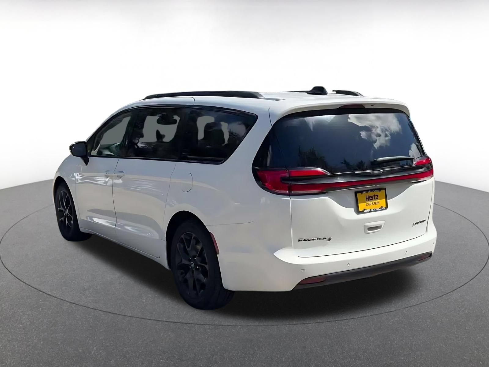 Thumbnail: 2025 Chrysler Pacifica - 10