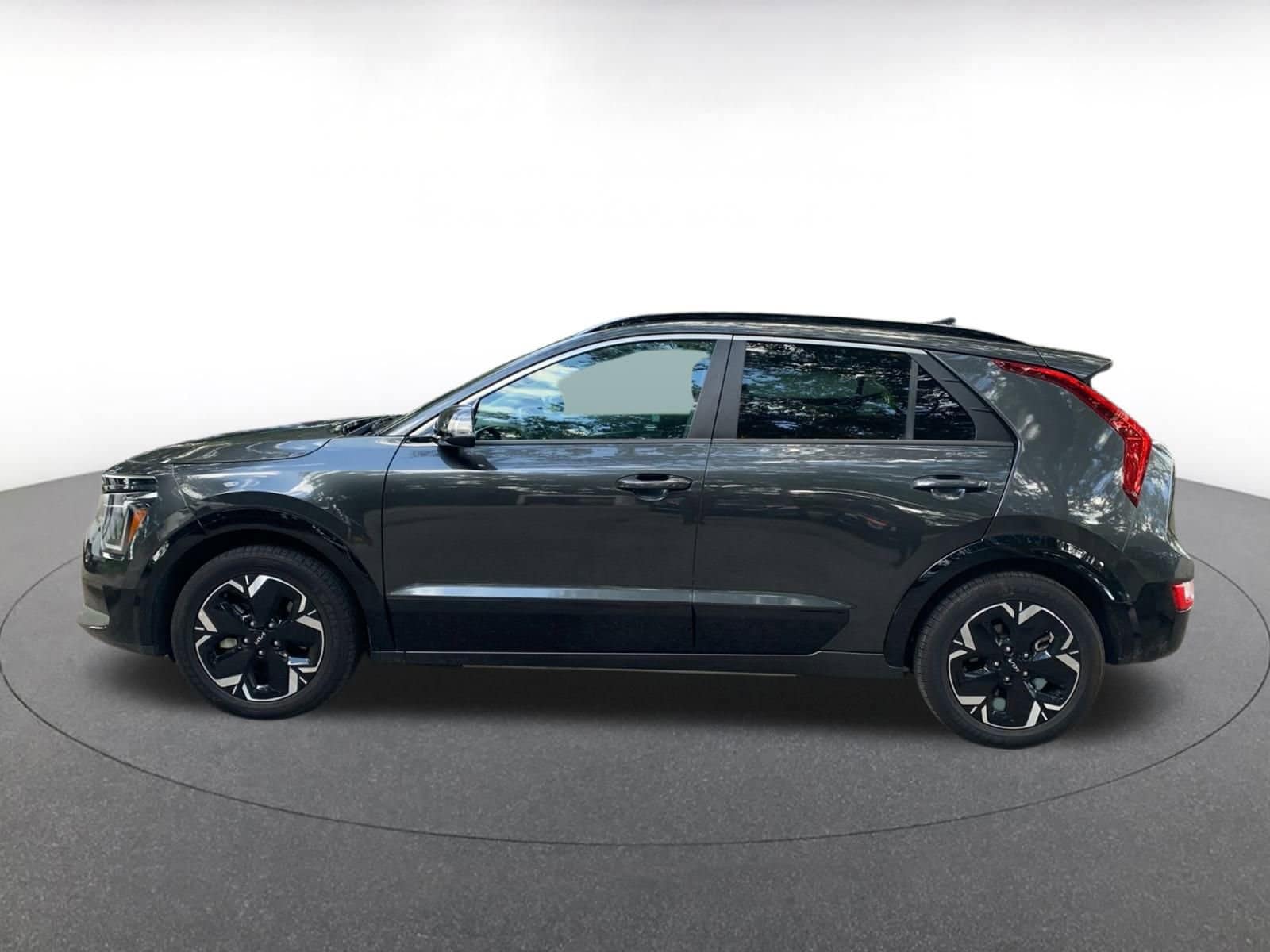 Thumbnail: 2023 Kia Niro - 4