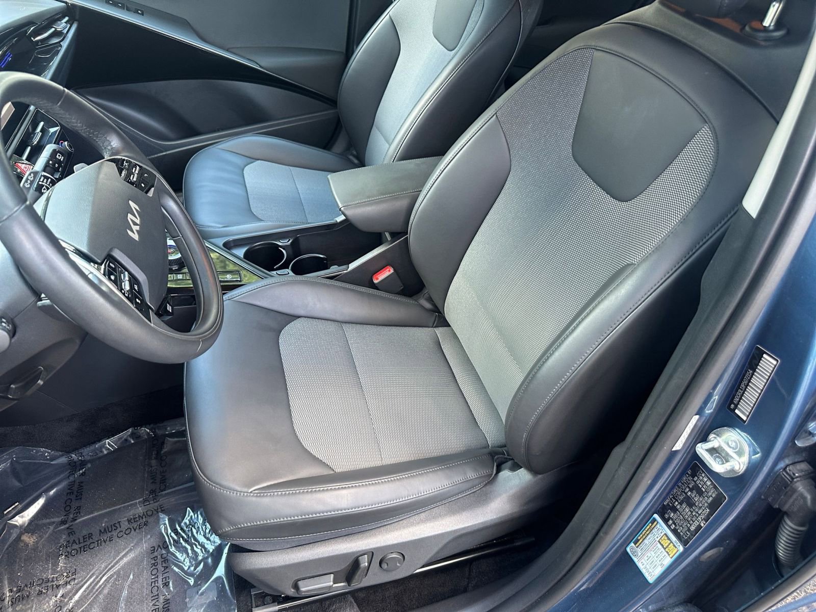 Thumbnail: 2023 Kia Niro - 24