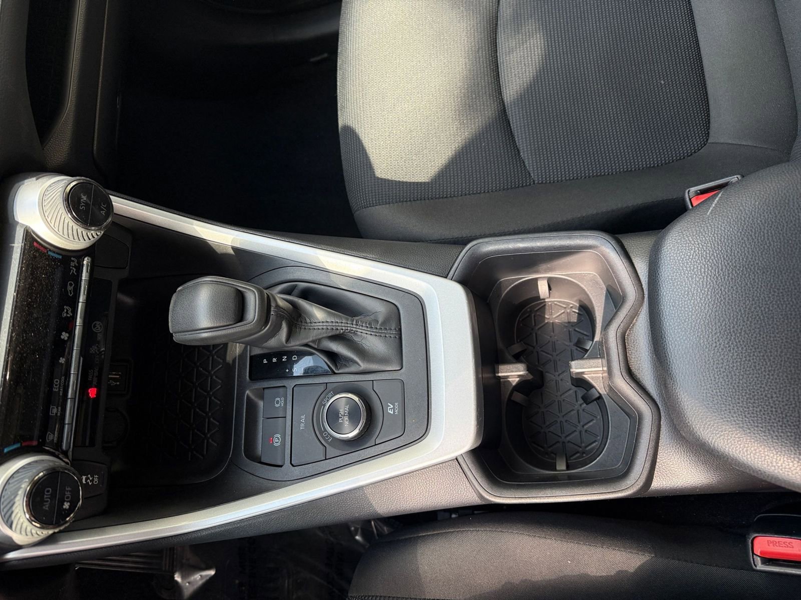 Thumbnail: 2025 Toyota RAV4 - 35