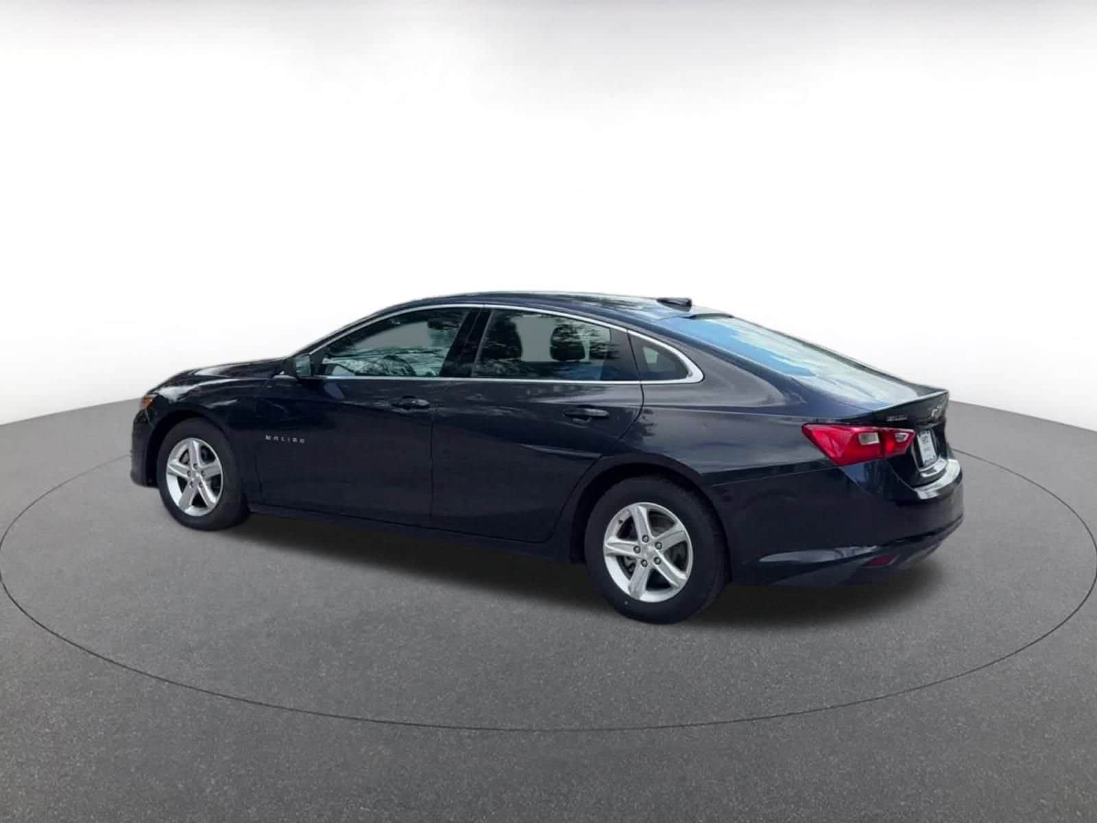 Thumbnail: 2023 Chevrolet Malibu - 10