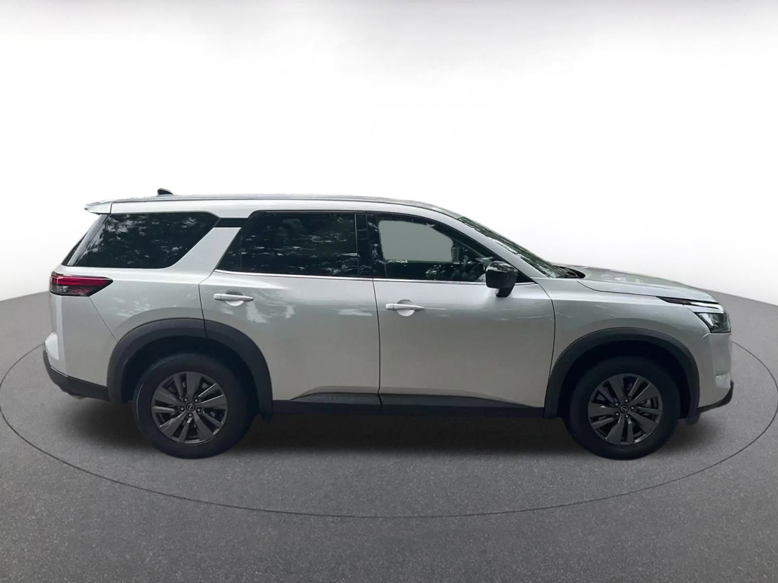 Thumbnail: 2023 Nissan Pathfinder - 16