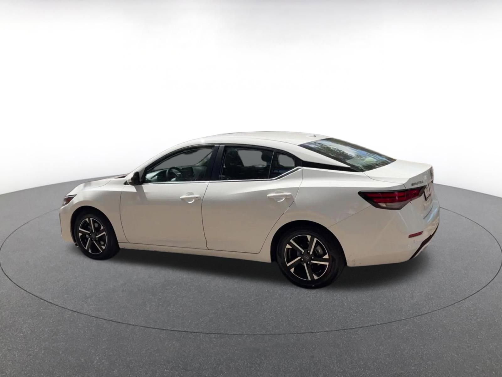 Thumbnail: 2025 Nissan Sentra - 10