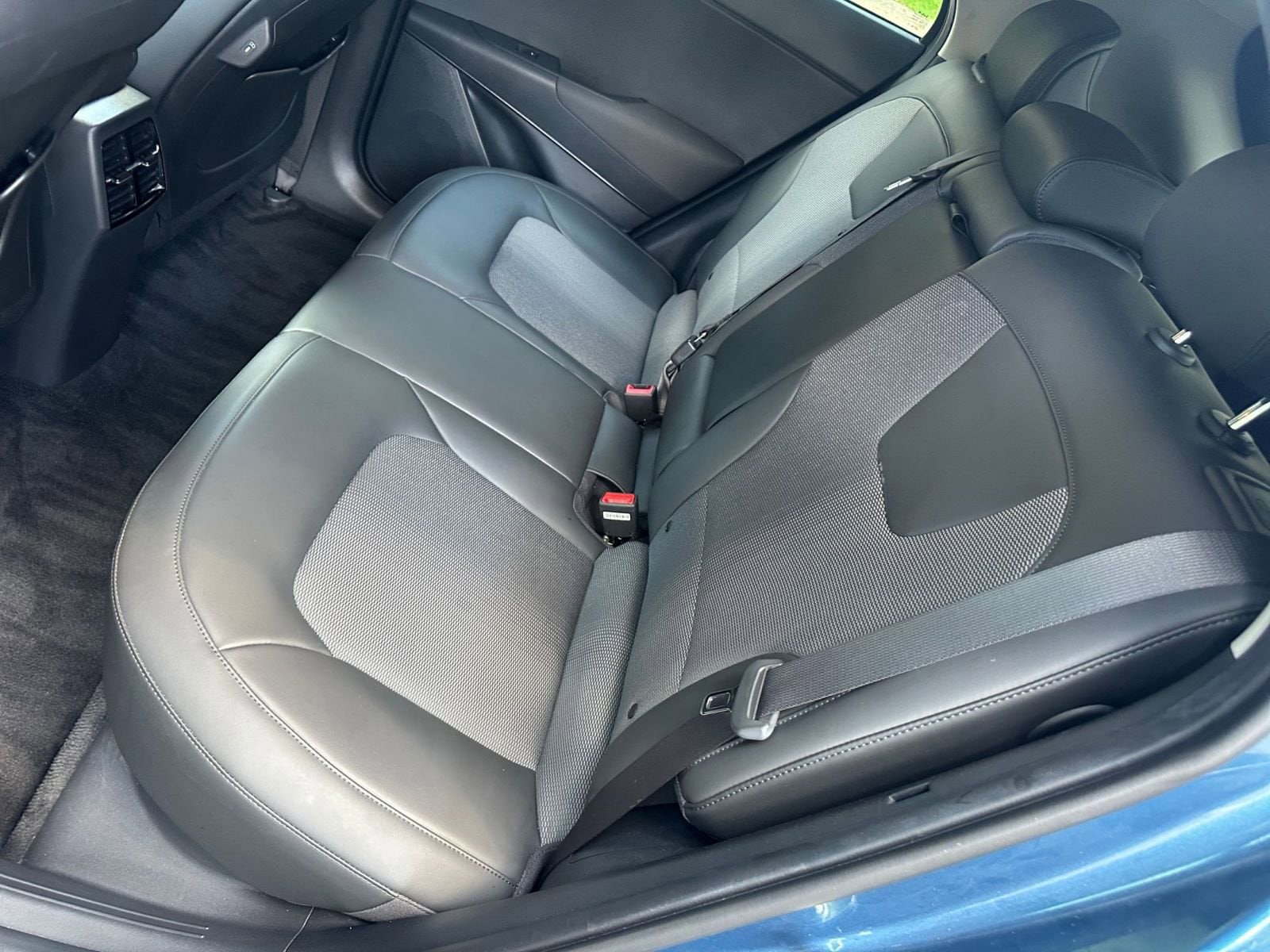 Thumbnail: 2023 Kia Niro - 23