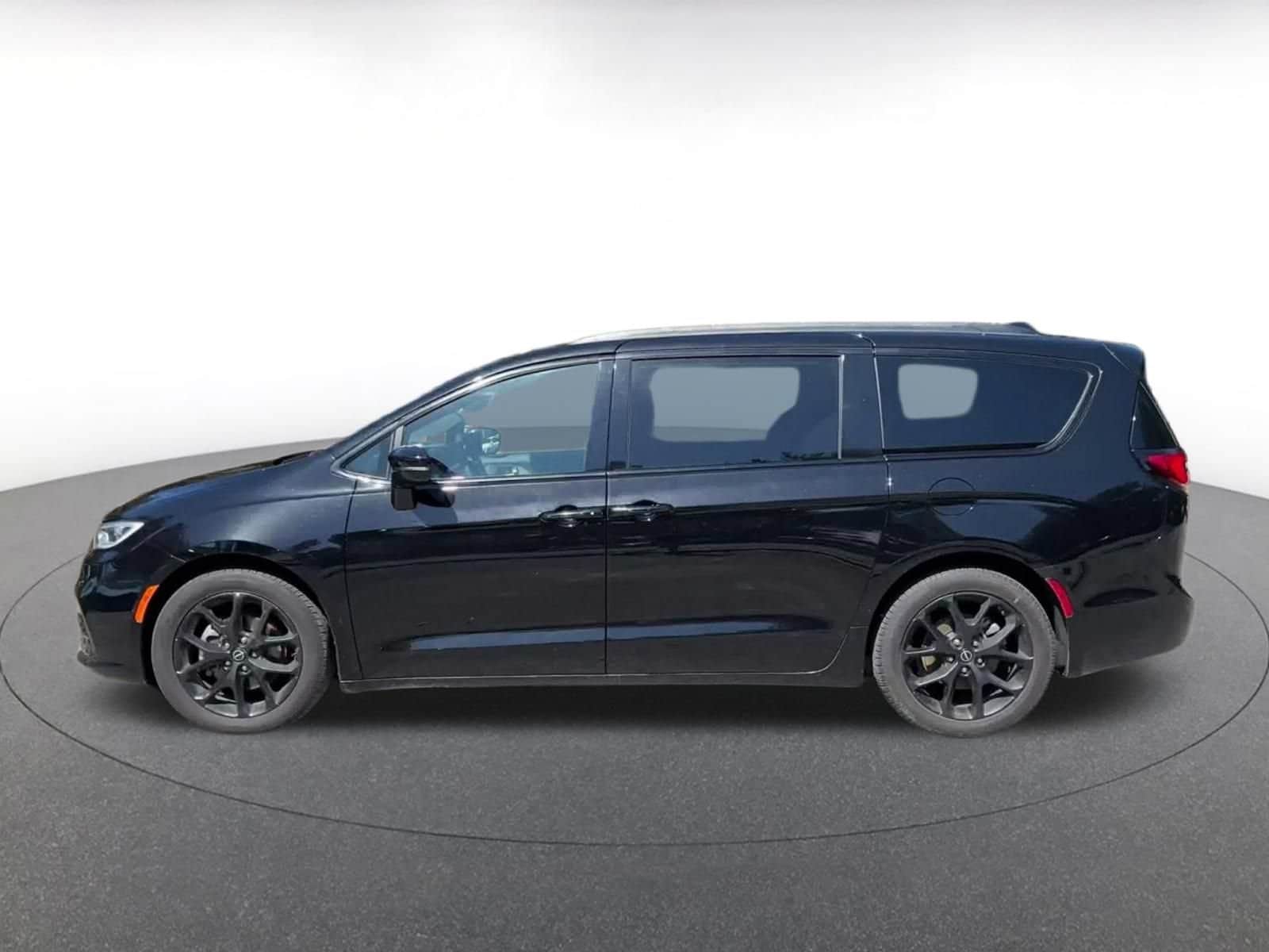 Thumbnail: 2025 Chrysler Pacifica - 8