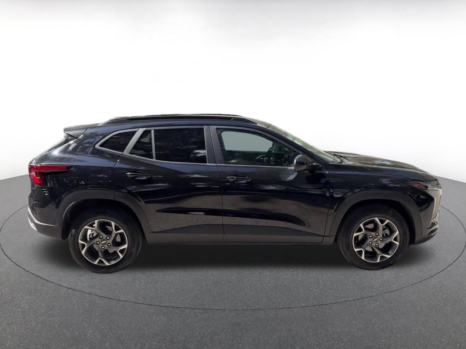 Thumbnail: 2025 Chevrolet Trax - 16