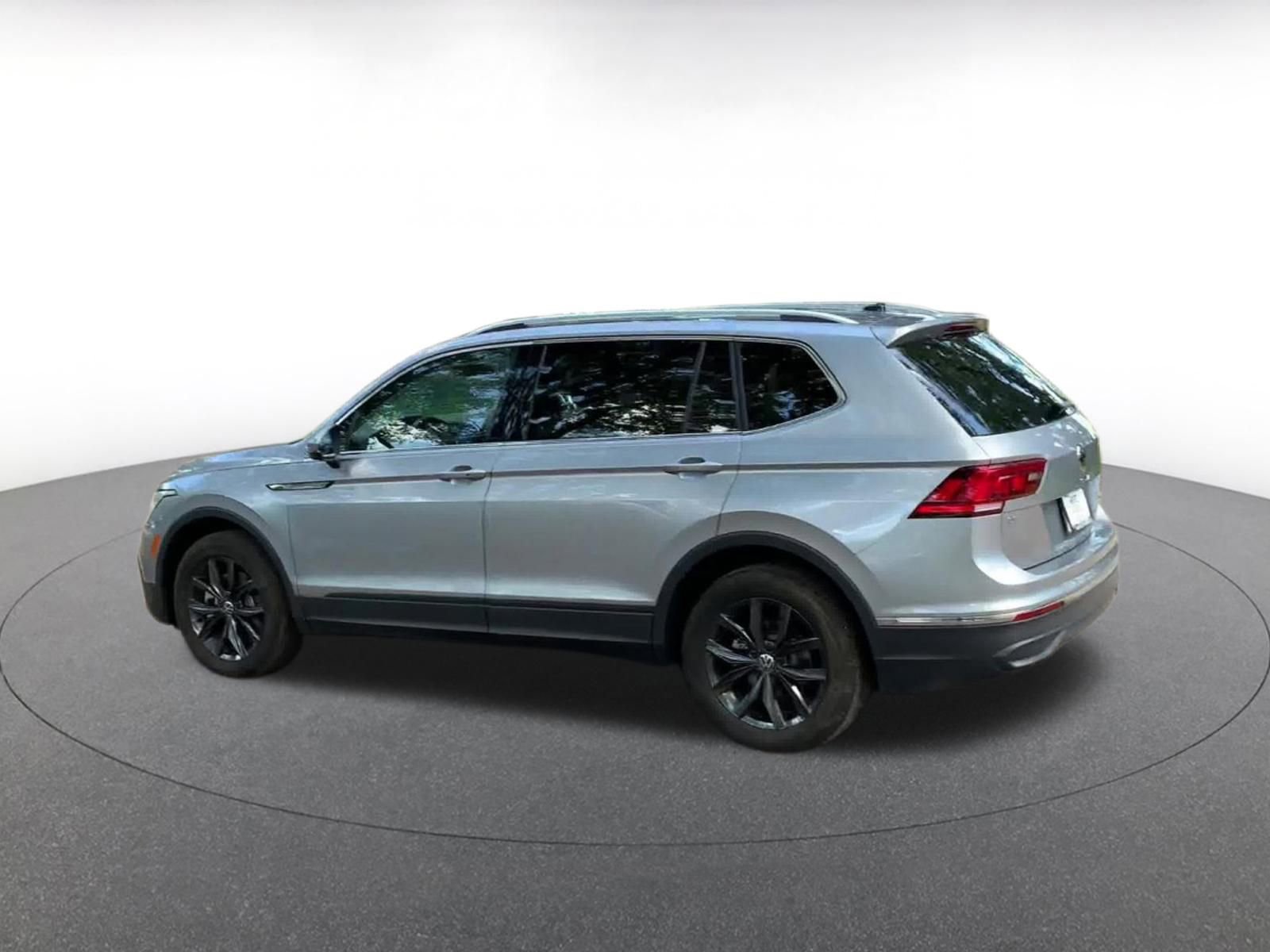 Thumbnail: 2024 Volkswagen Tiguan - 10
