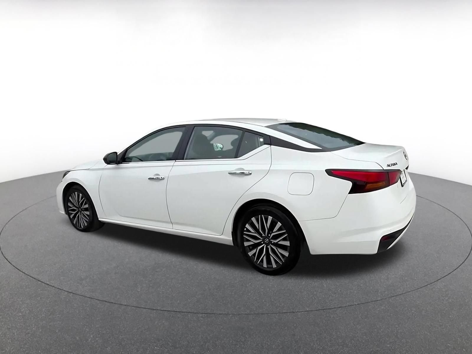 Thumbnail: 2025 Nissan Altima - 10