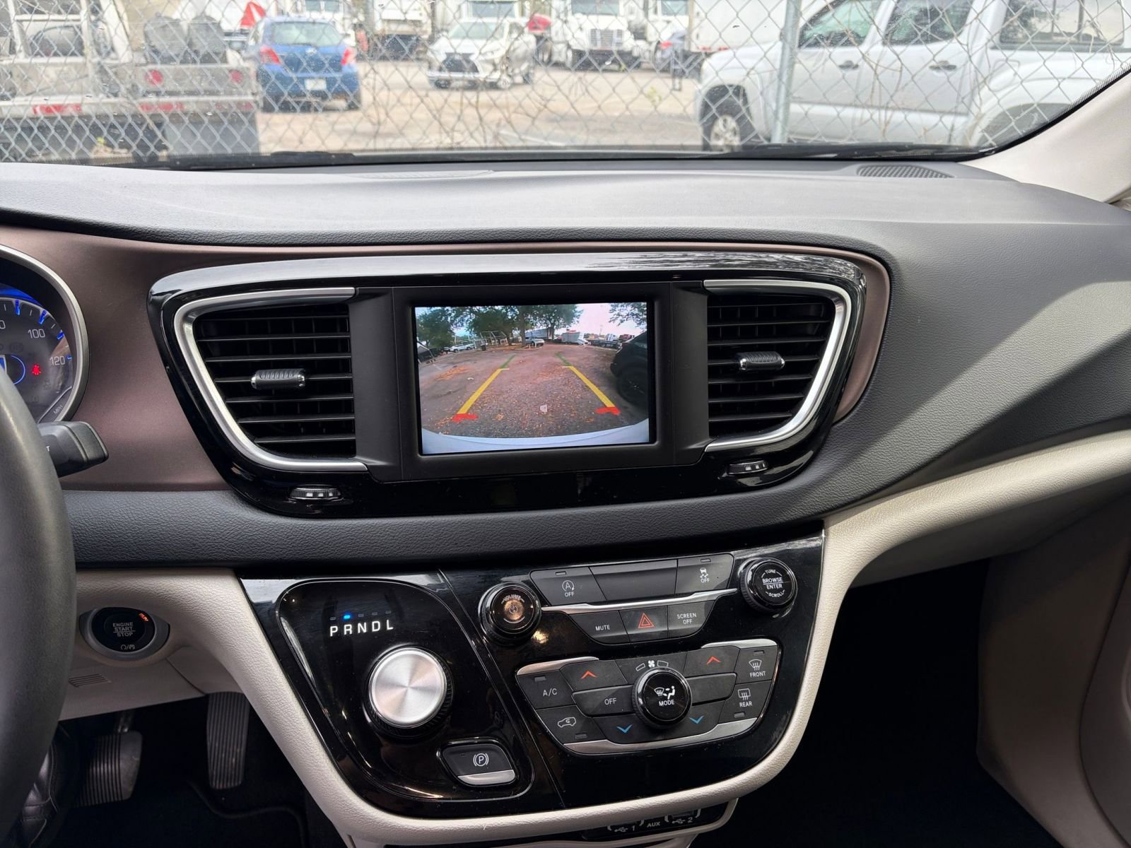 Thumbnail: 2023 Chrysler Voyager - 17