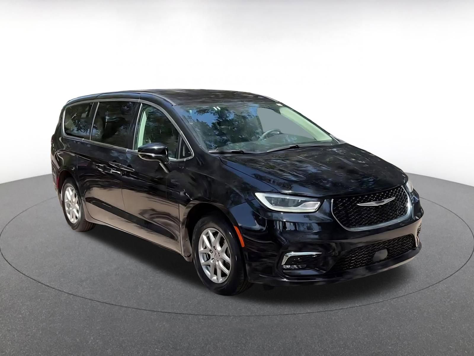 Thumbnail: 2024 Chrysler Pacifica - 3