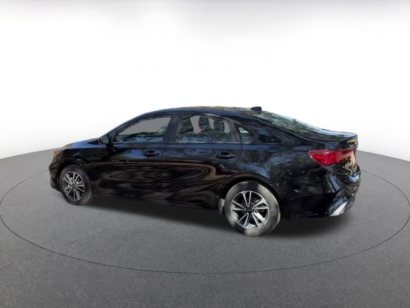 Thumbnail: 2024 Kia Forte - 10