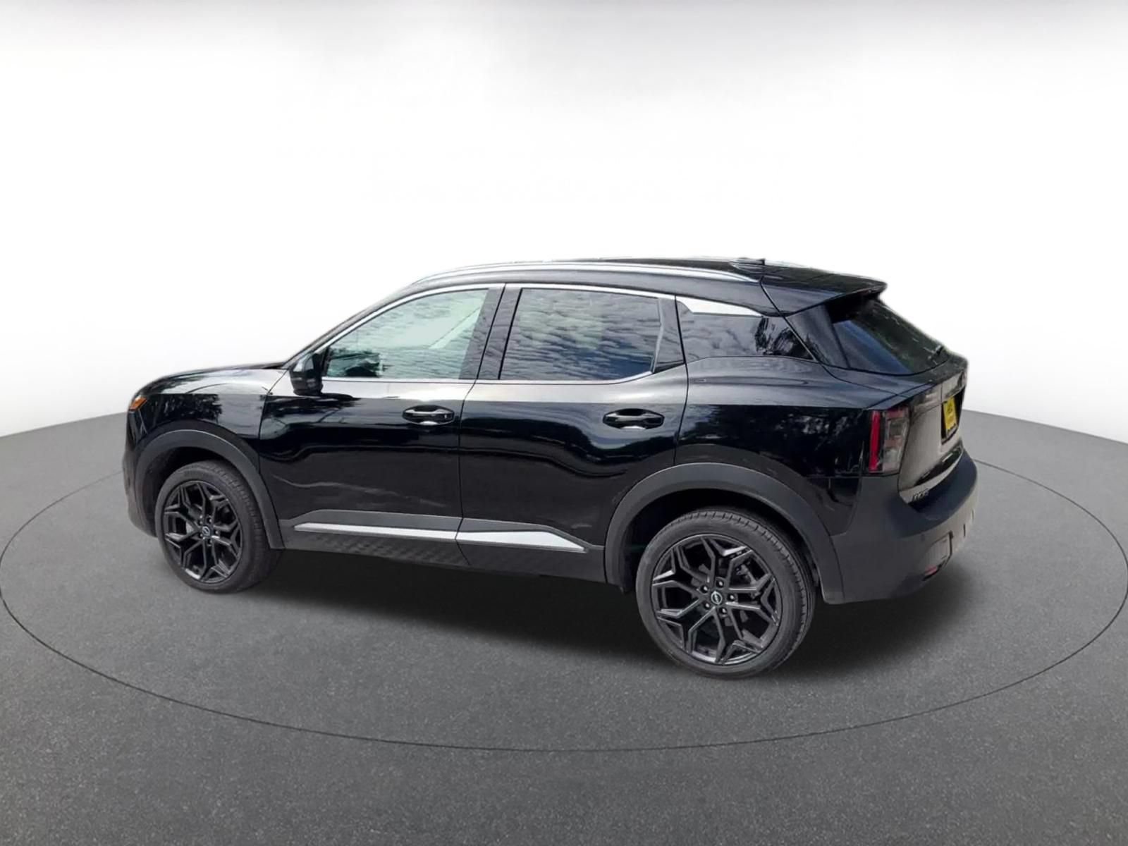 Thumbnail: 2026 Nissan Kicks - 9