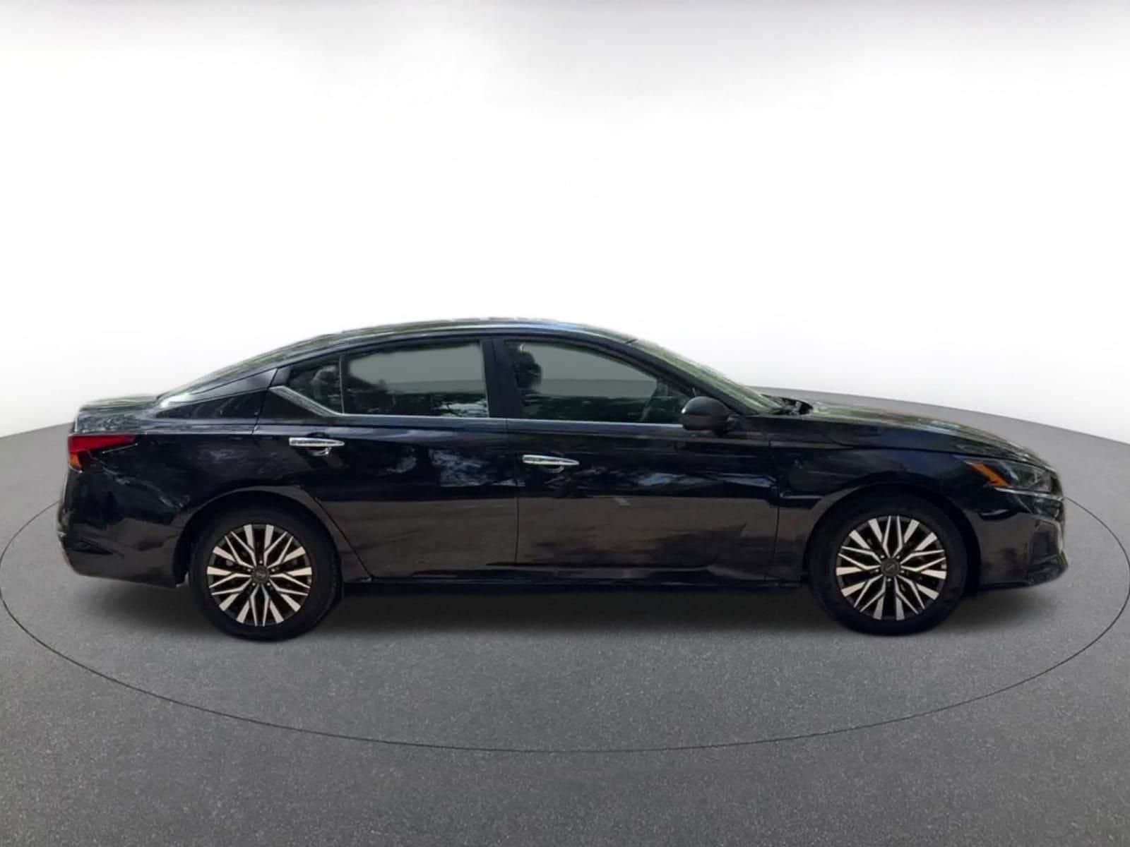 Thumbnail: 2025 Nissan Altima - 16