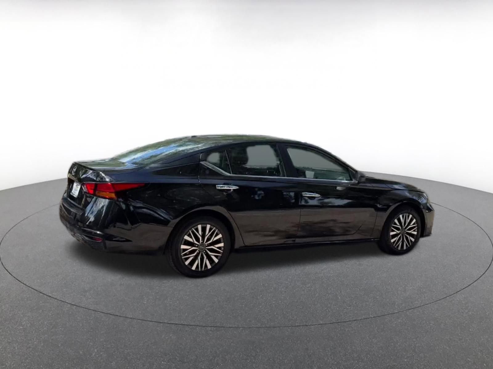 Thumbnail: 2025 Nissan Altima - 14