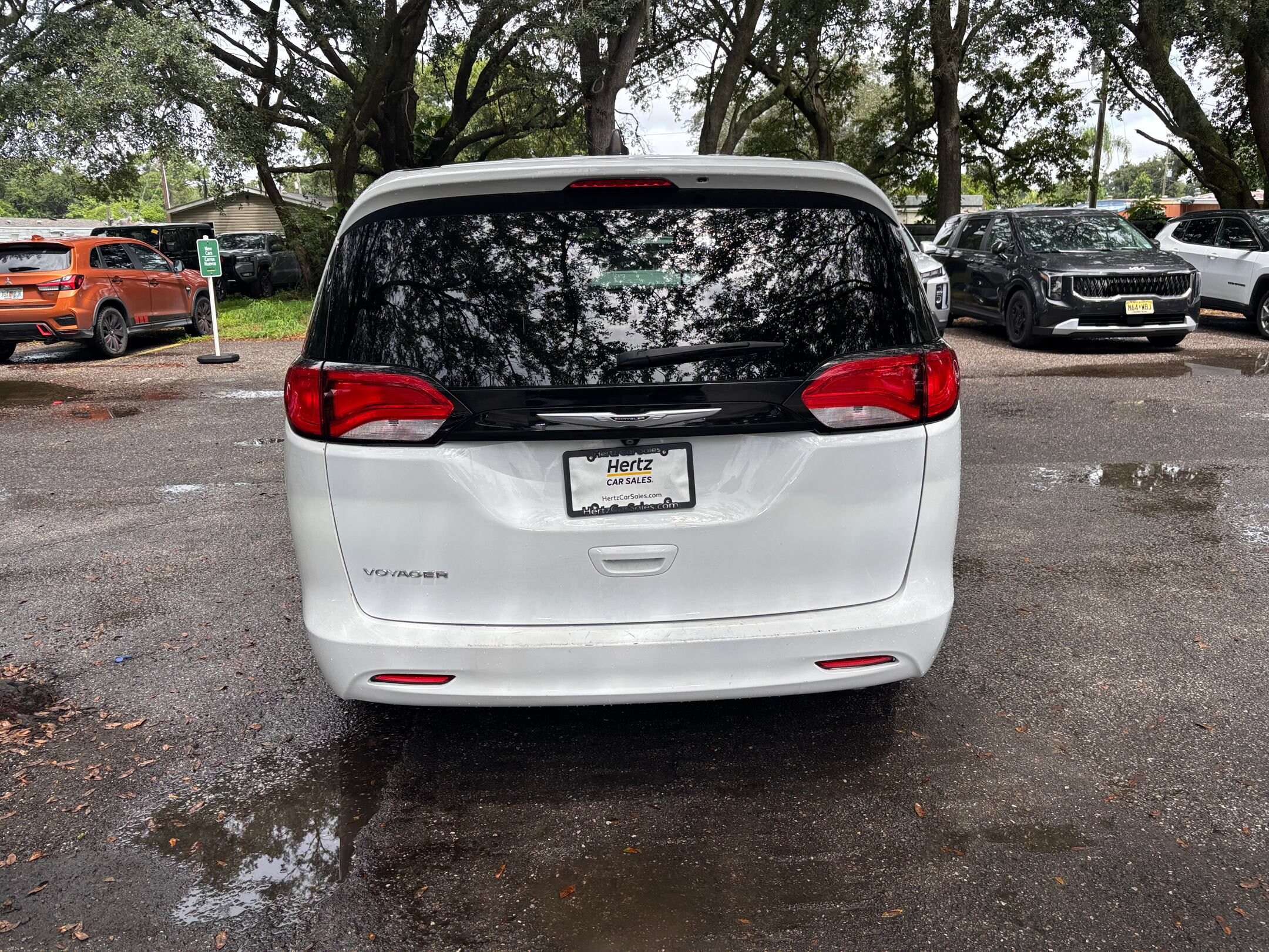 Thumbnail: 2023 Chrysler Voyager - 14