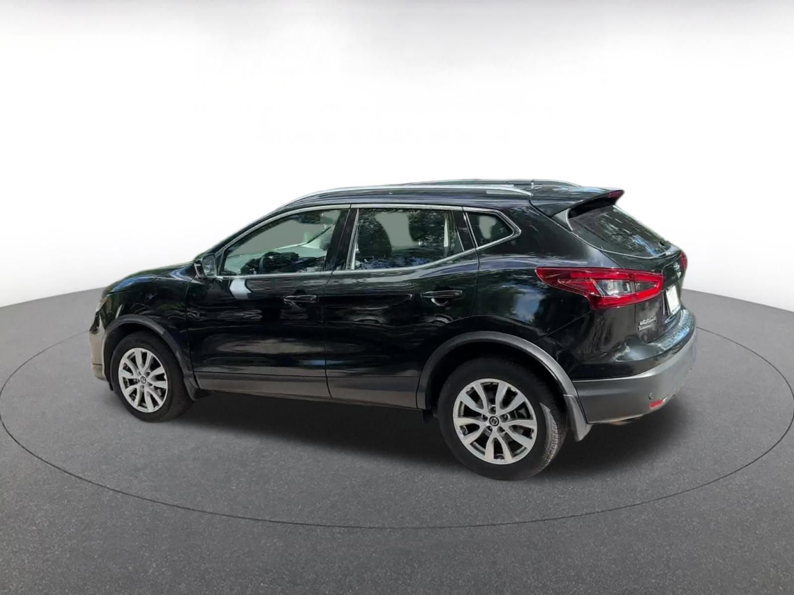 2022 Nissan Rogue Sport SV 10