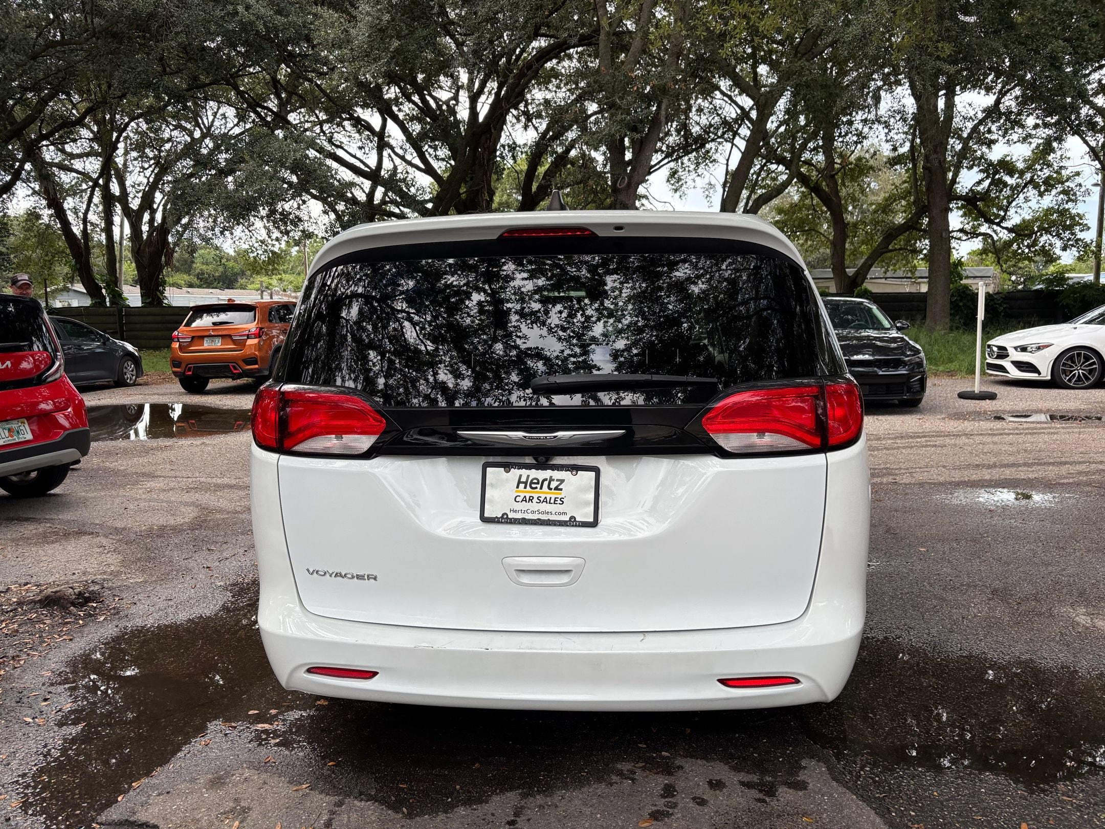 Thumbnail: 2023 Chrysler Voyager - 10