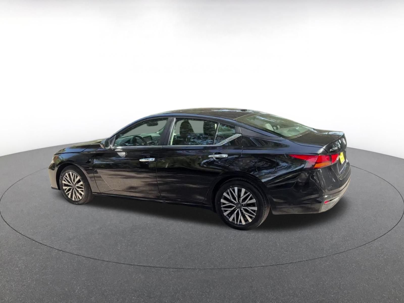 Thumbnail: 2025 Nissan Altima - 8