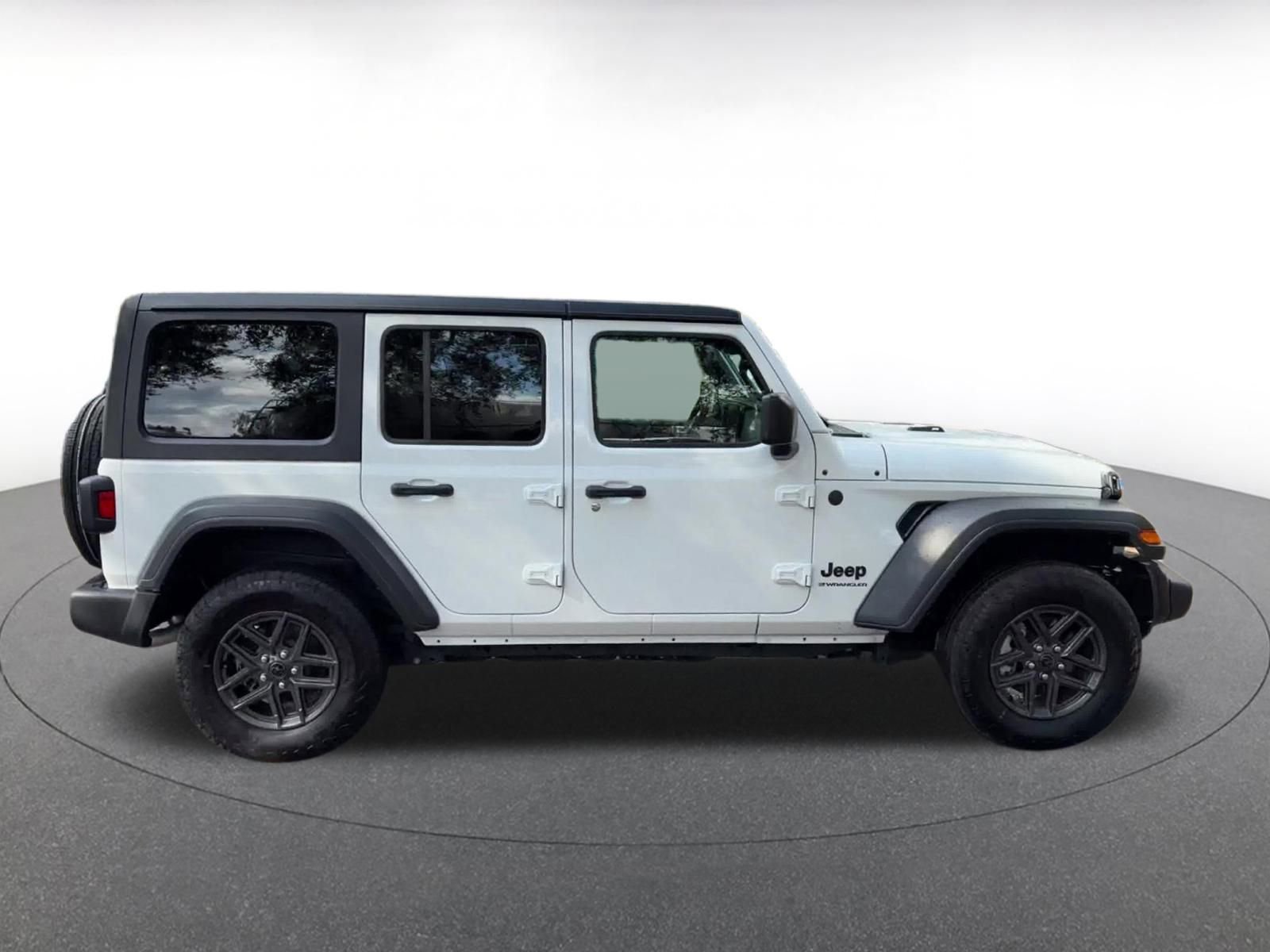 Thumbnail: 2025 Jeep Wrangler - 16