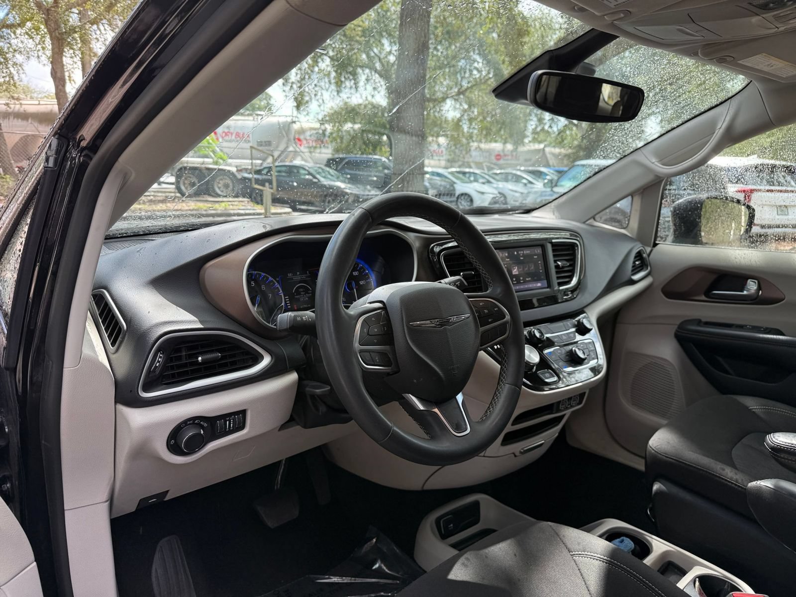 Thumbnail: 2024 Chrysler Voyager - 33