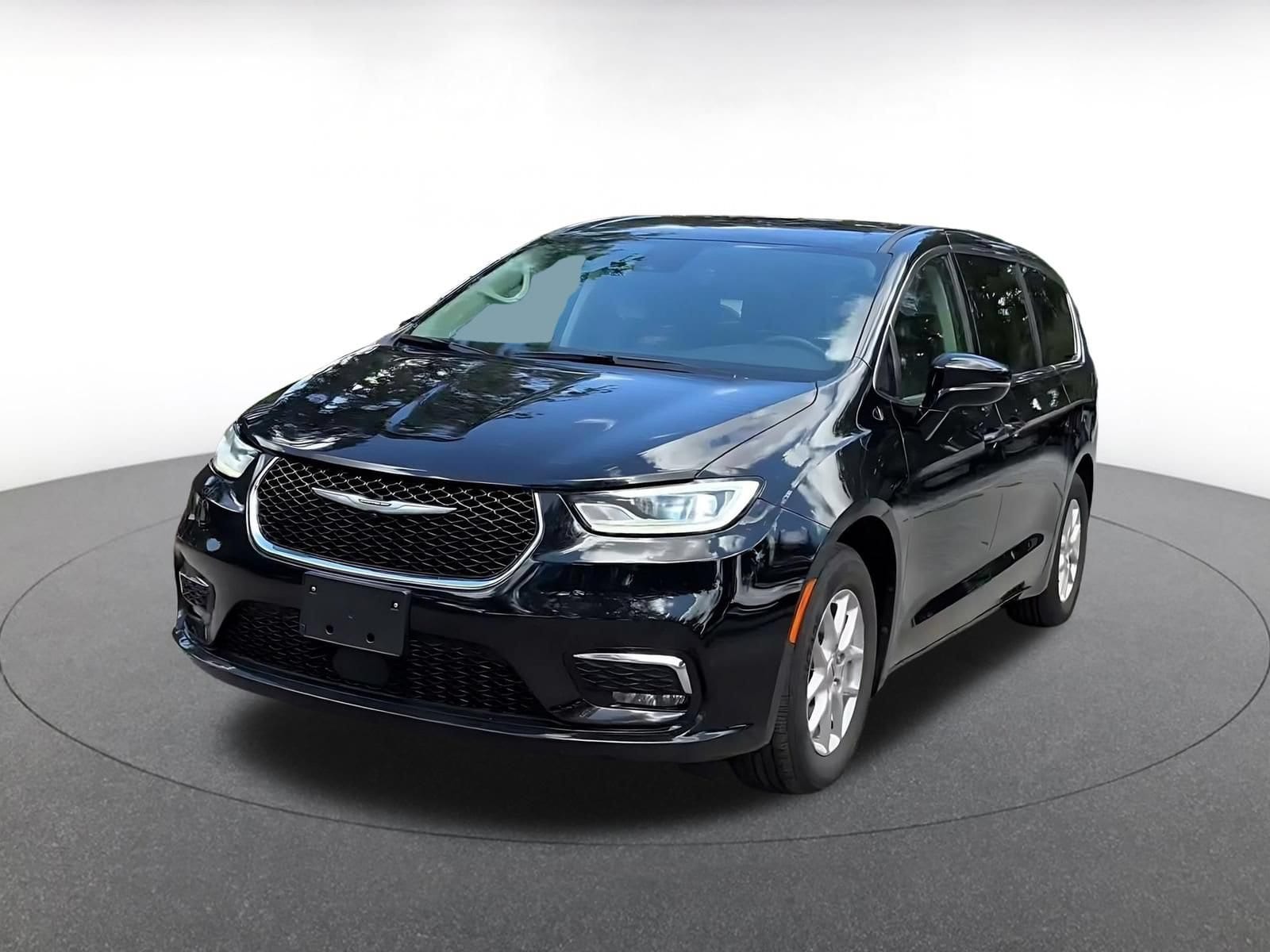 Thumbnail: 2024 Chrysler Pacifica - 6