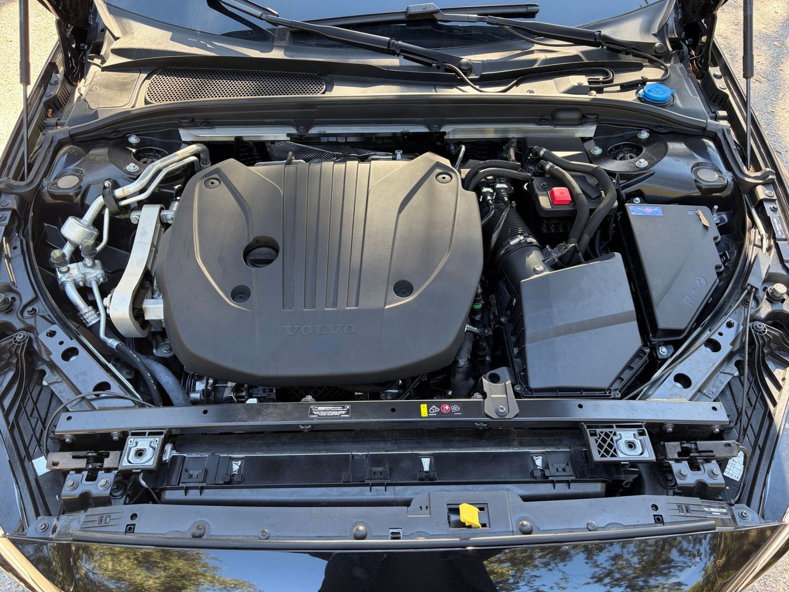 Thumbnail: 2025 Volvo S60 - 28