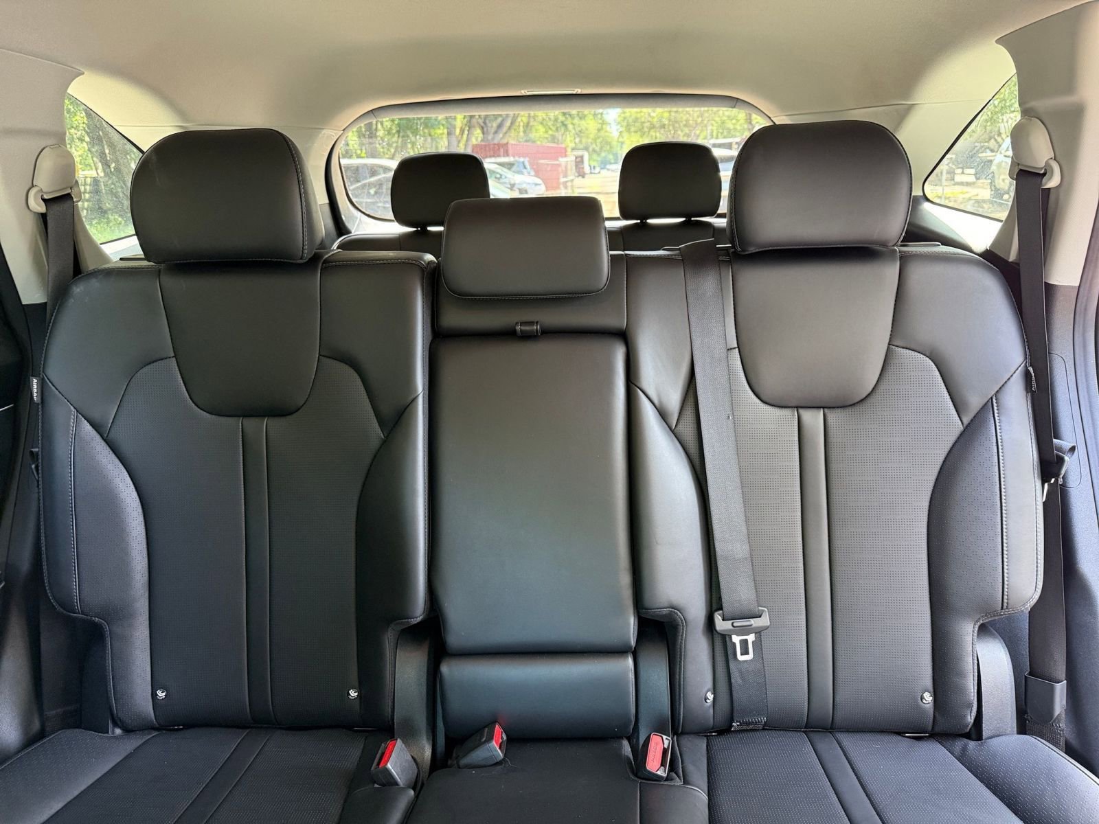 2024 Kia Sorento S 32