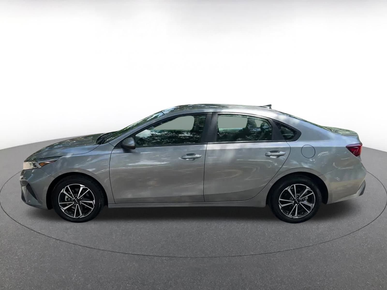 Thumbnail: 2024 Kia Forte - 9