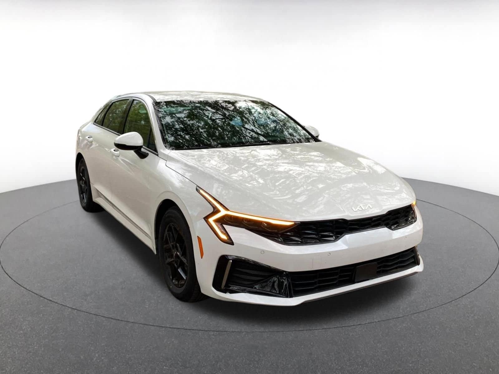 Thumbnail: 2025 Kia K5 - 1