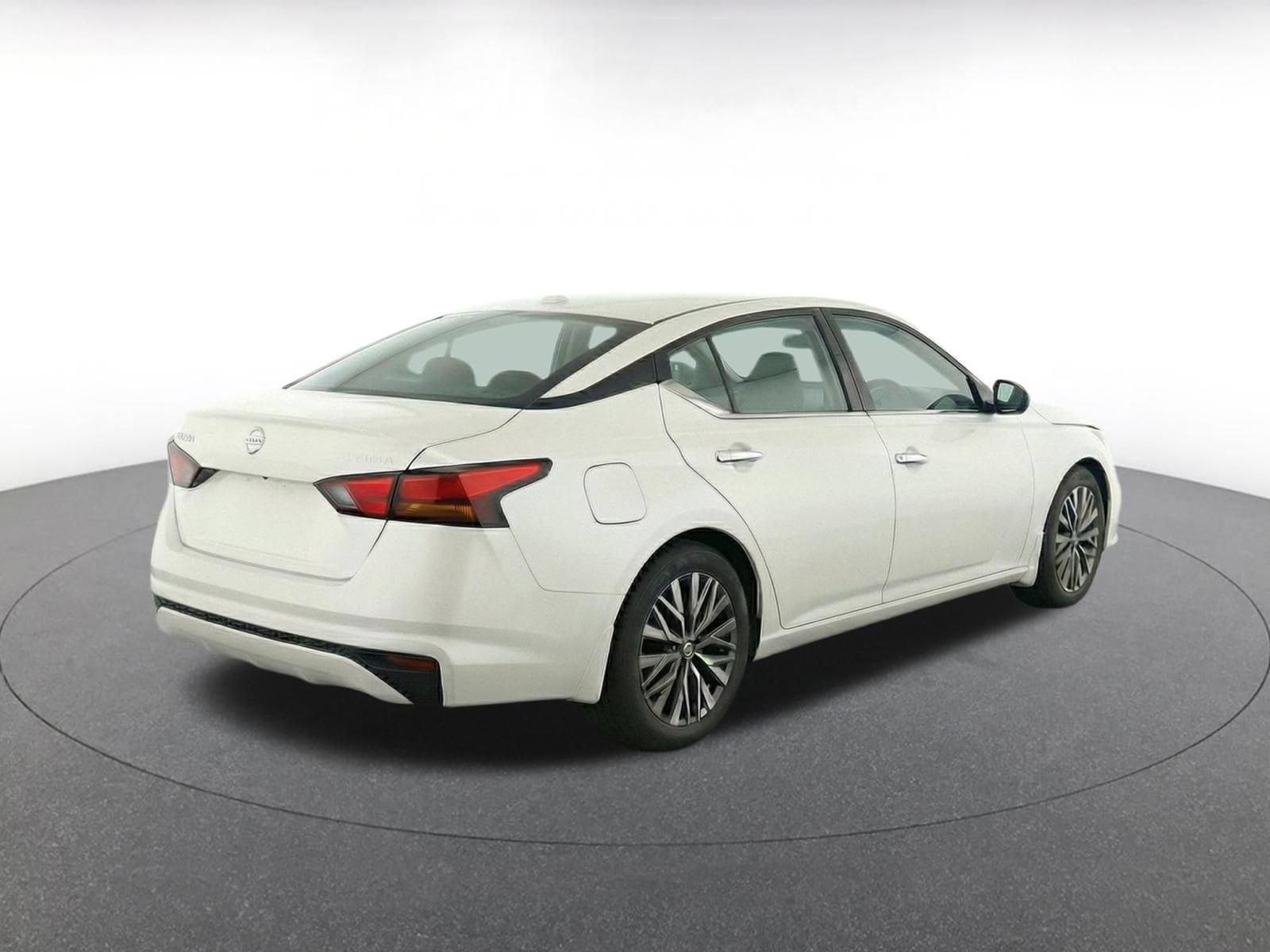 Thumbnail: 2025 Nissan Altima - 9