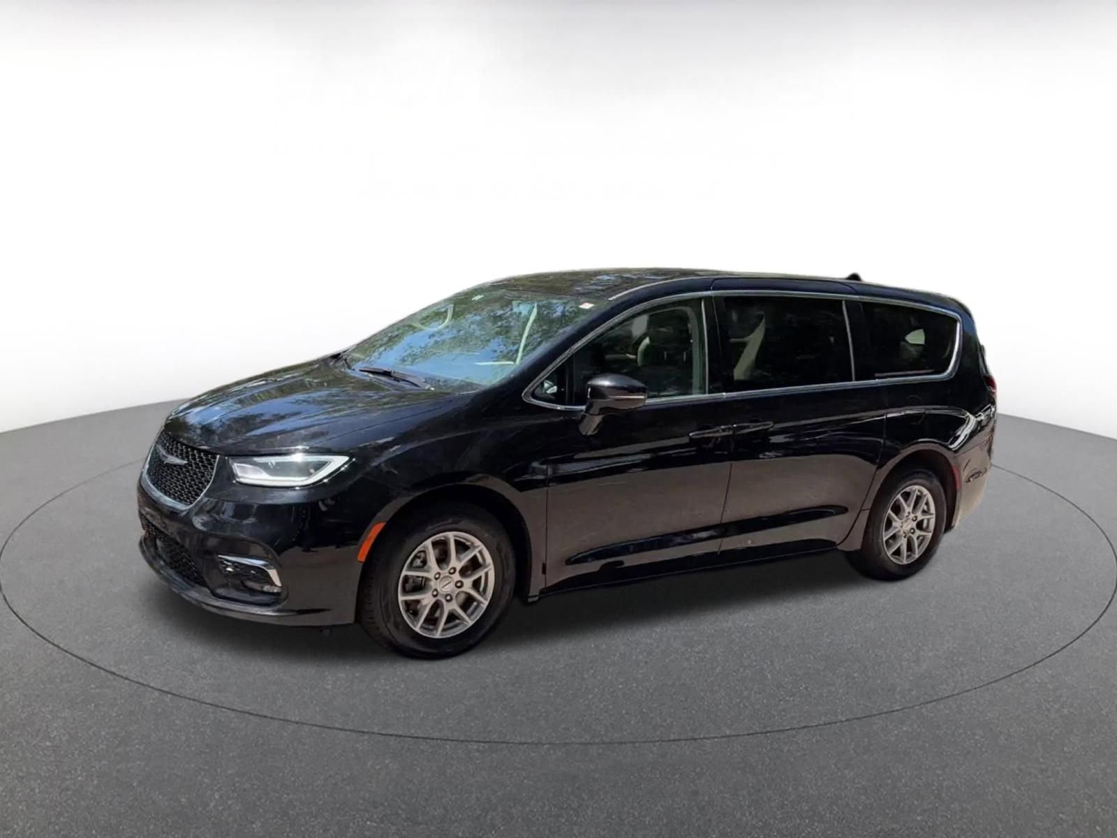 Thumbnail: 2024 Chrysler Pacifica - 8