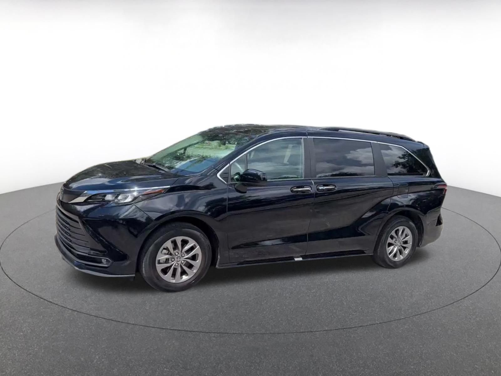 Thumbnail: 2025 Toyota Sienna - 7