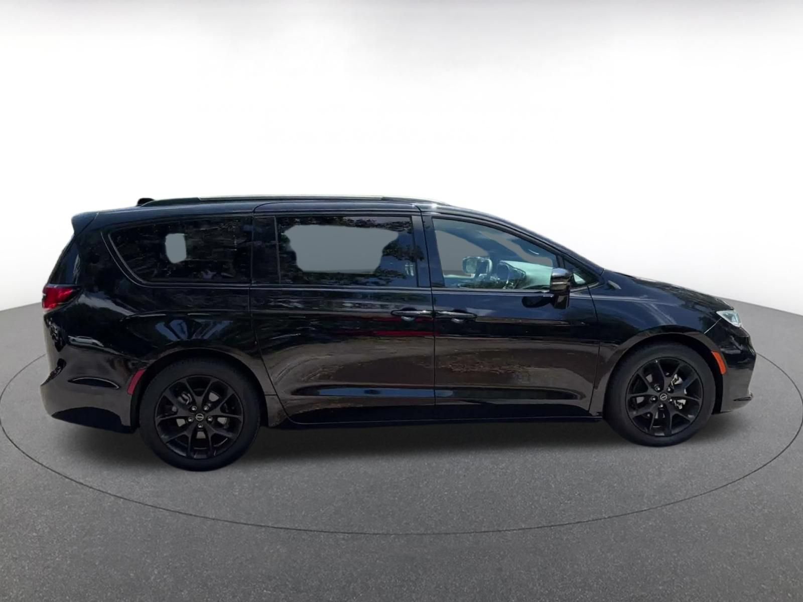 Thumbnail: 2025 Chrysler Pacifica - 15