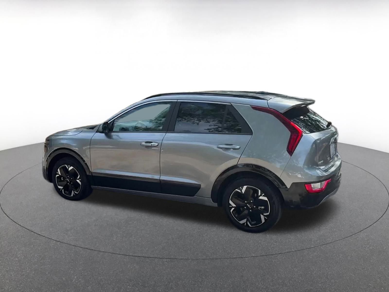 Thumbnail: 2023 Kia Niro - 10
