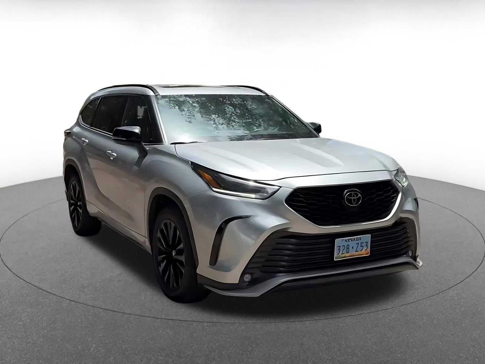 Thumbnail: 2024 Toyota Highlander - 3