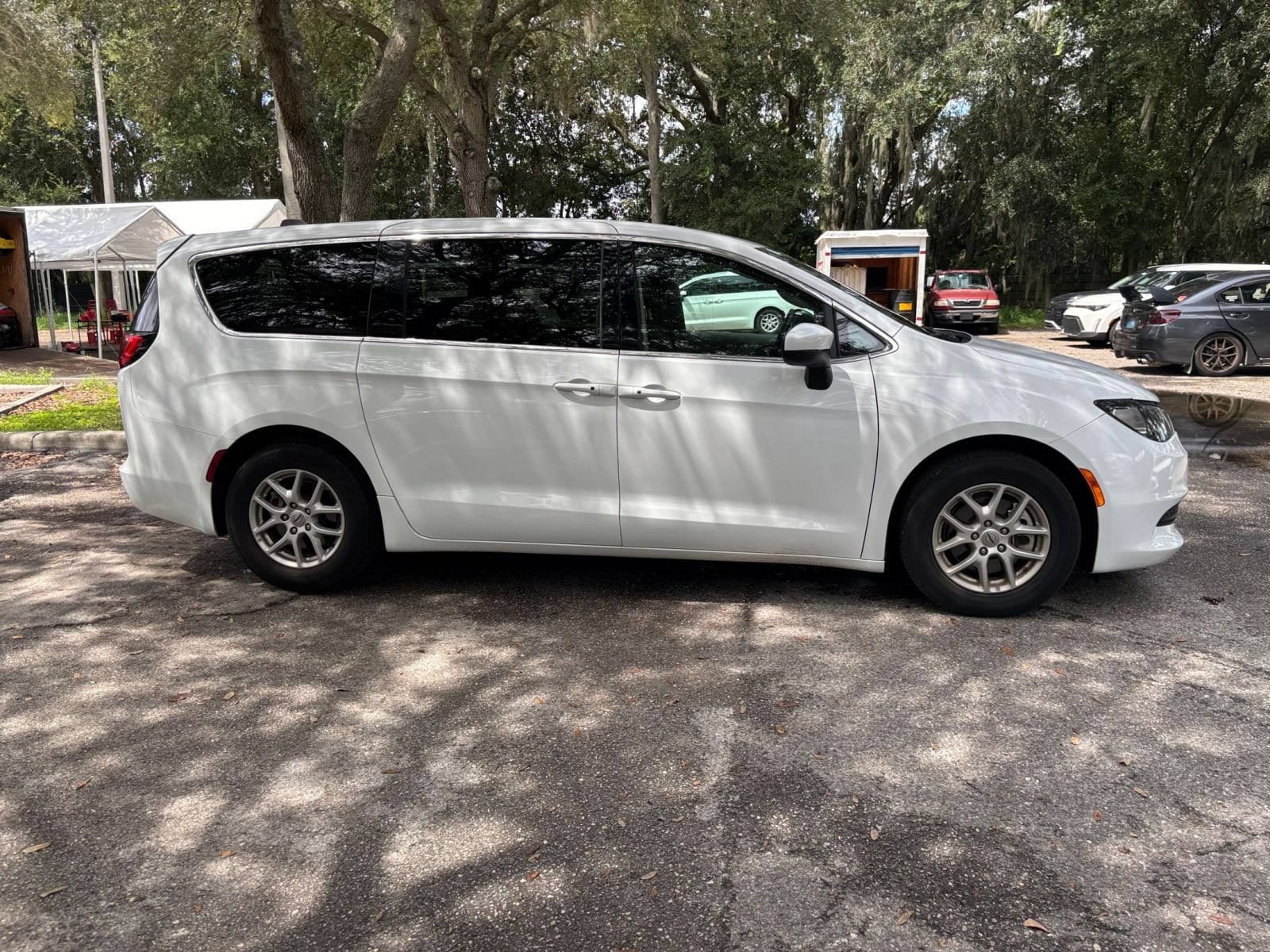 Thumbnail: 2023 Chrysler Voyager - 9