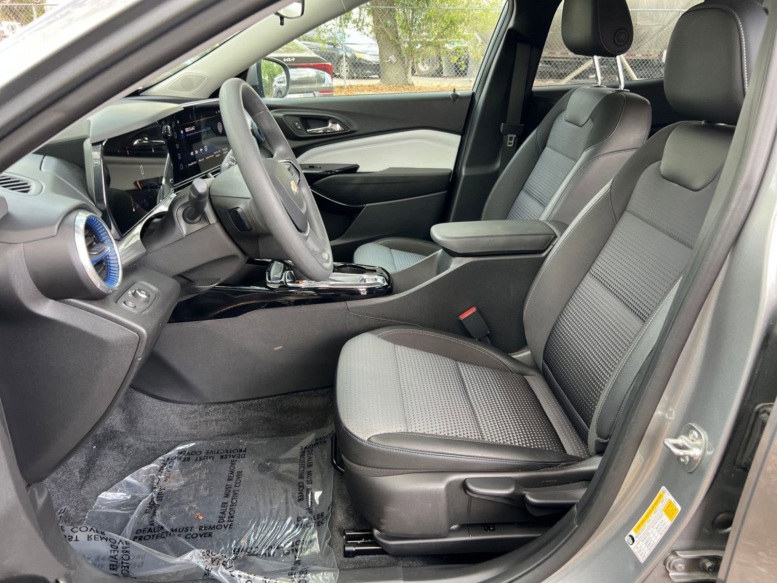 Thumbnail: 2025 Chevrolet Trax - 23