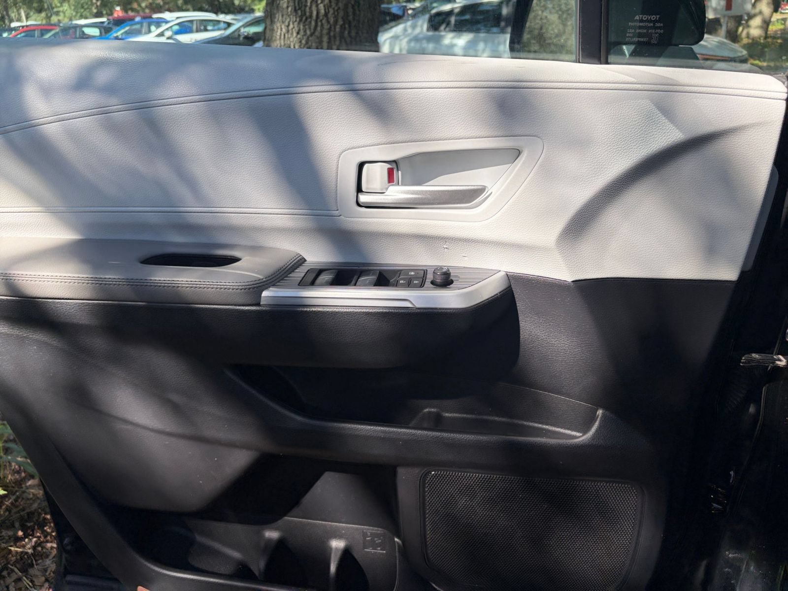 Thumbnail: 2025 Toyota Sienna - 18