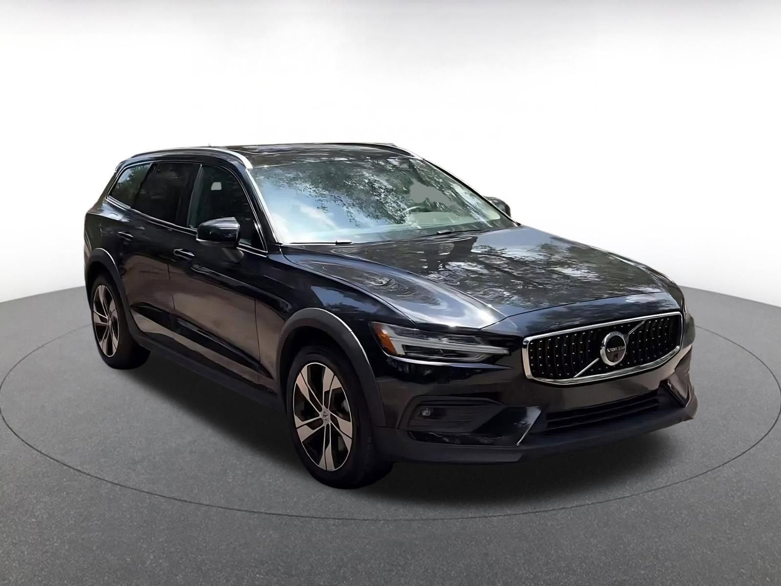 Thumbnail: 2025 Volvo S60 - 3