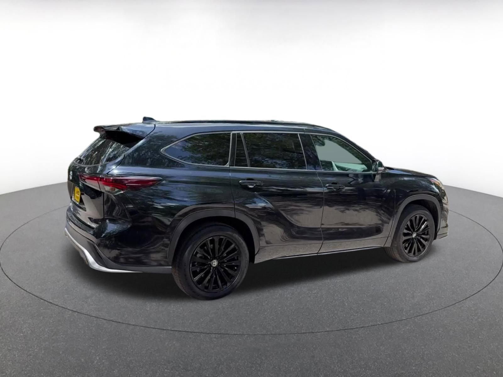 Thumbnail: 2025 Toyota Highlander - 14
