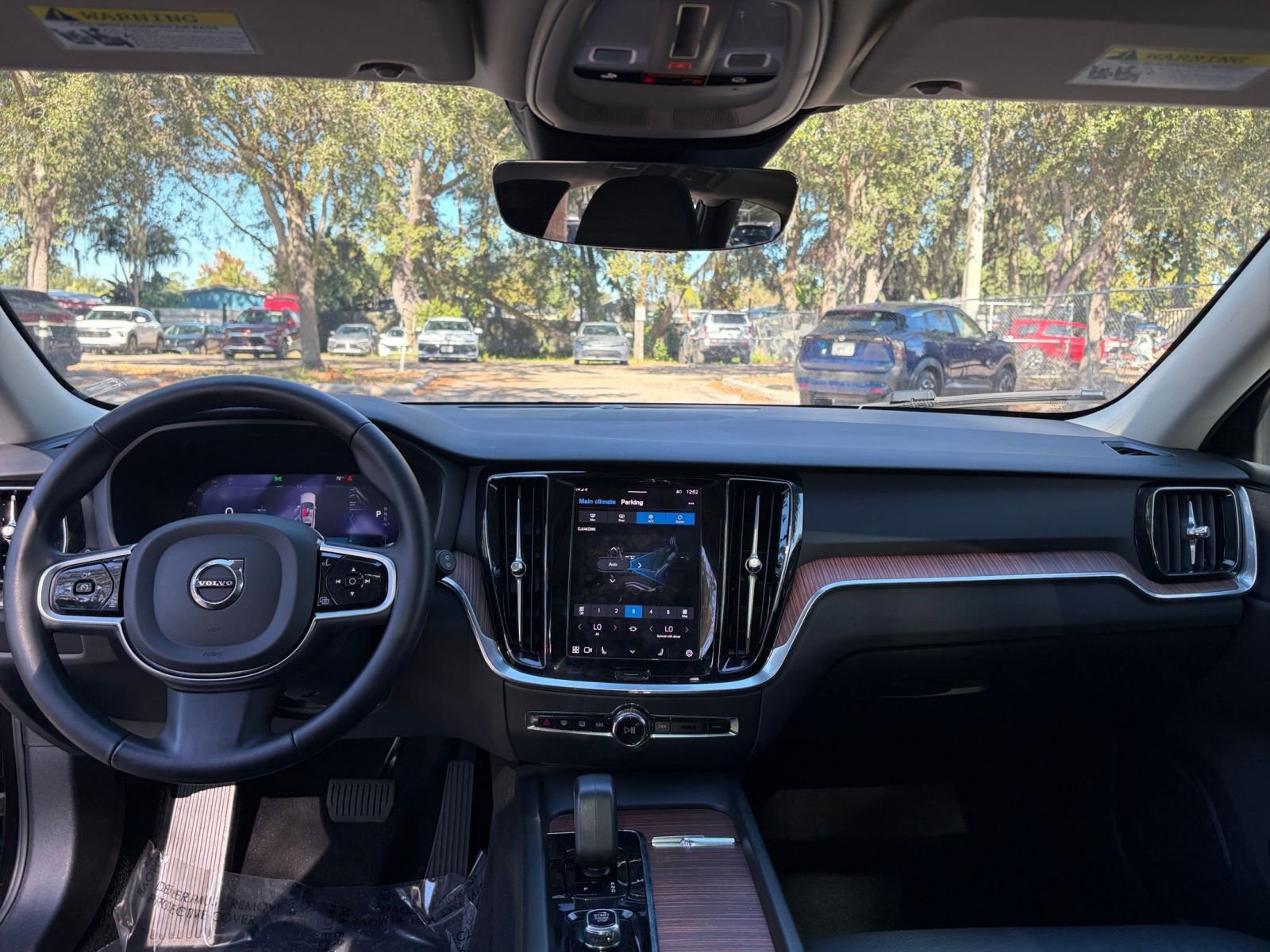 Thumbnail: 2025 Volvo S60 - 29