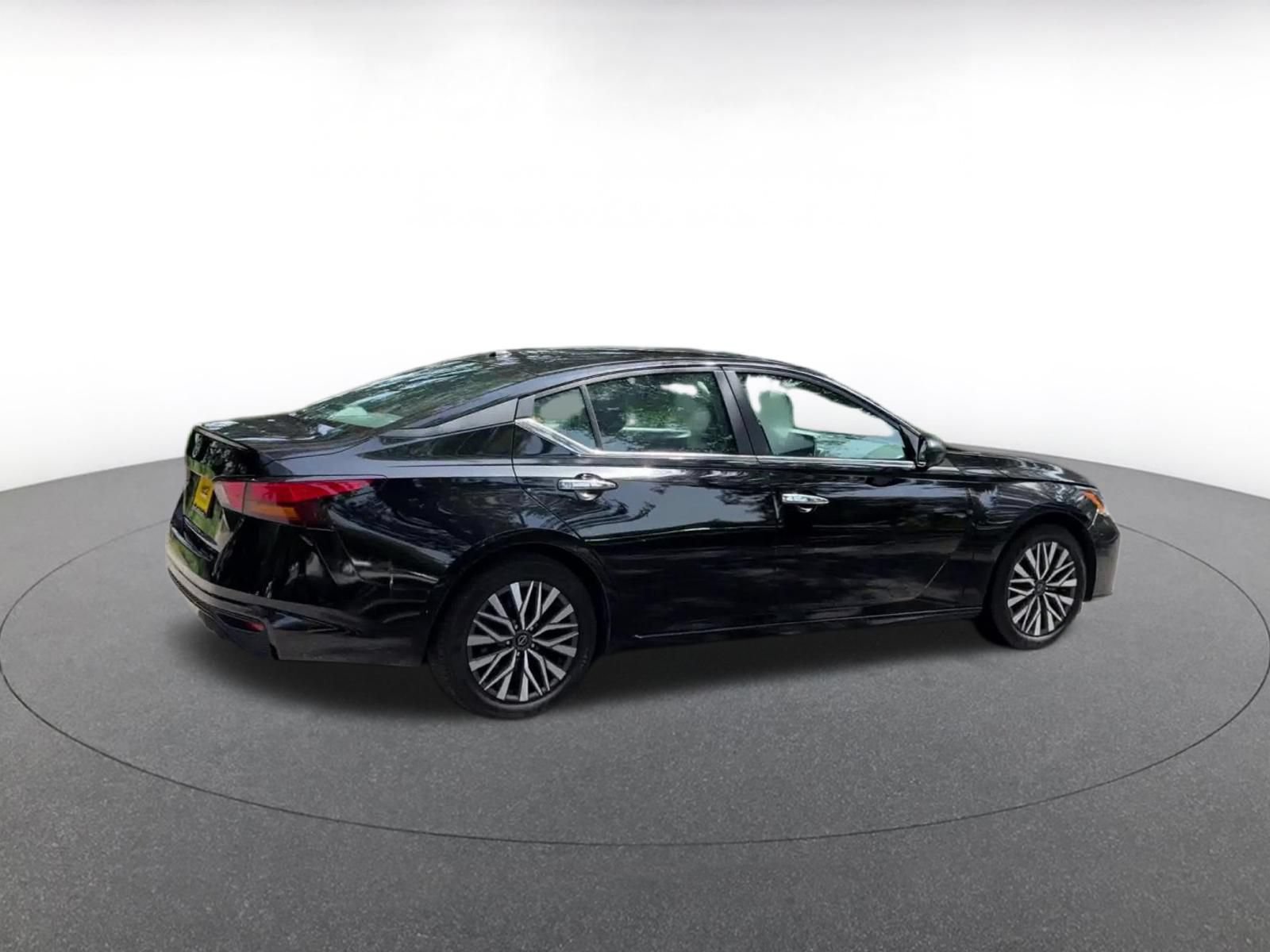 Thumbnail: 2025 Nissan Altima - 14