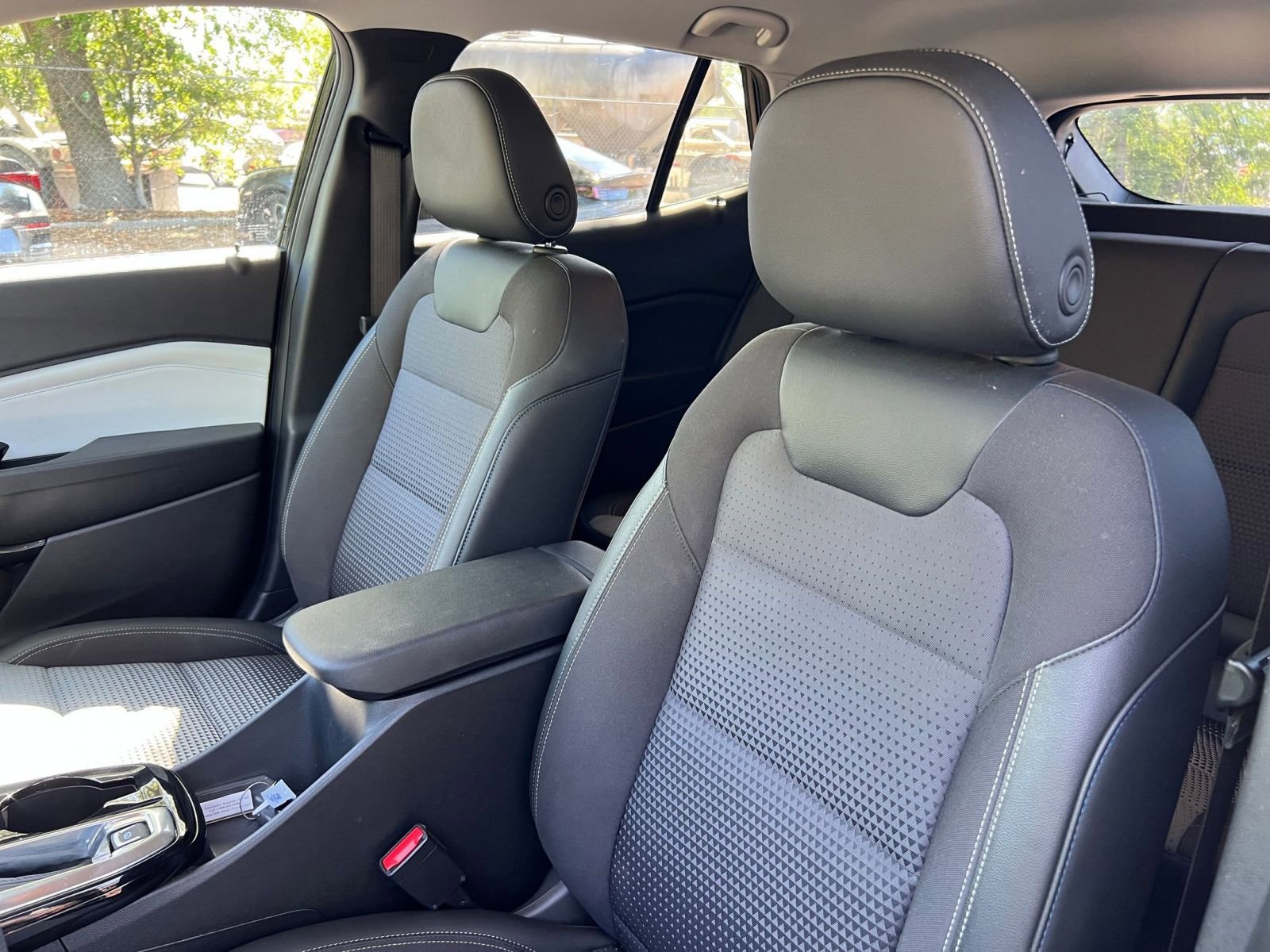 Thumbnail: 2025 Chevrolet Trax - 32