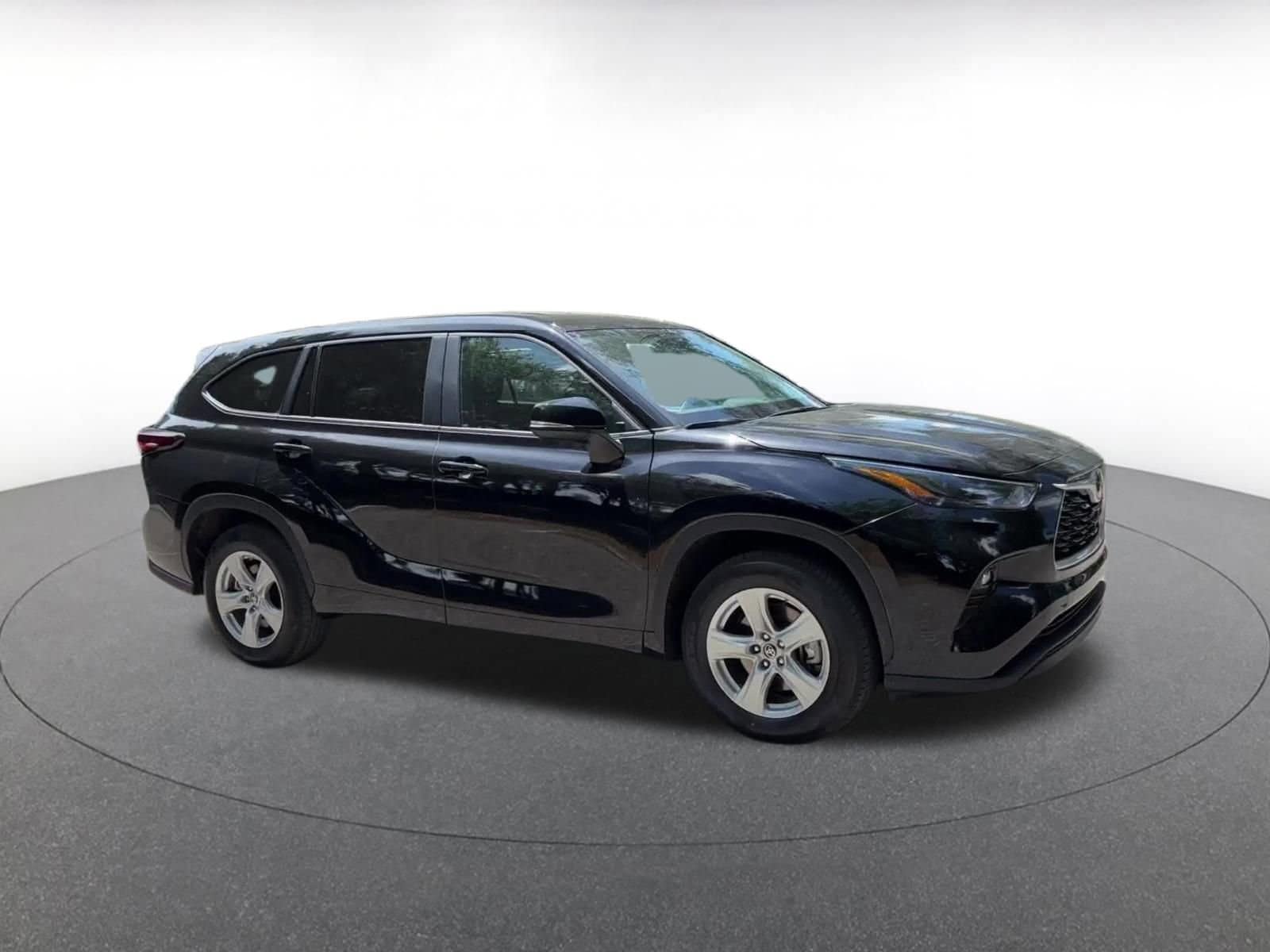 Thumbnail: 2025 Toyota Highlander - 2