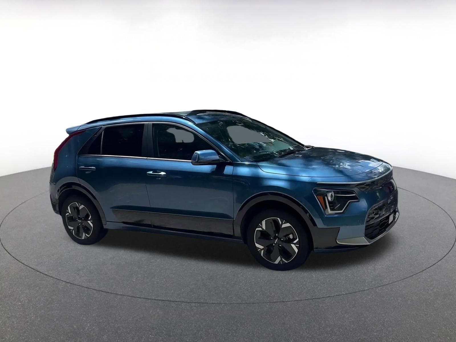 Thumbnail: 2023 Kia Niro - 2