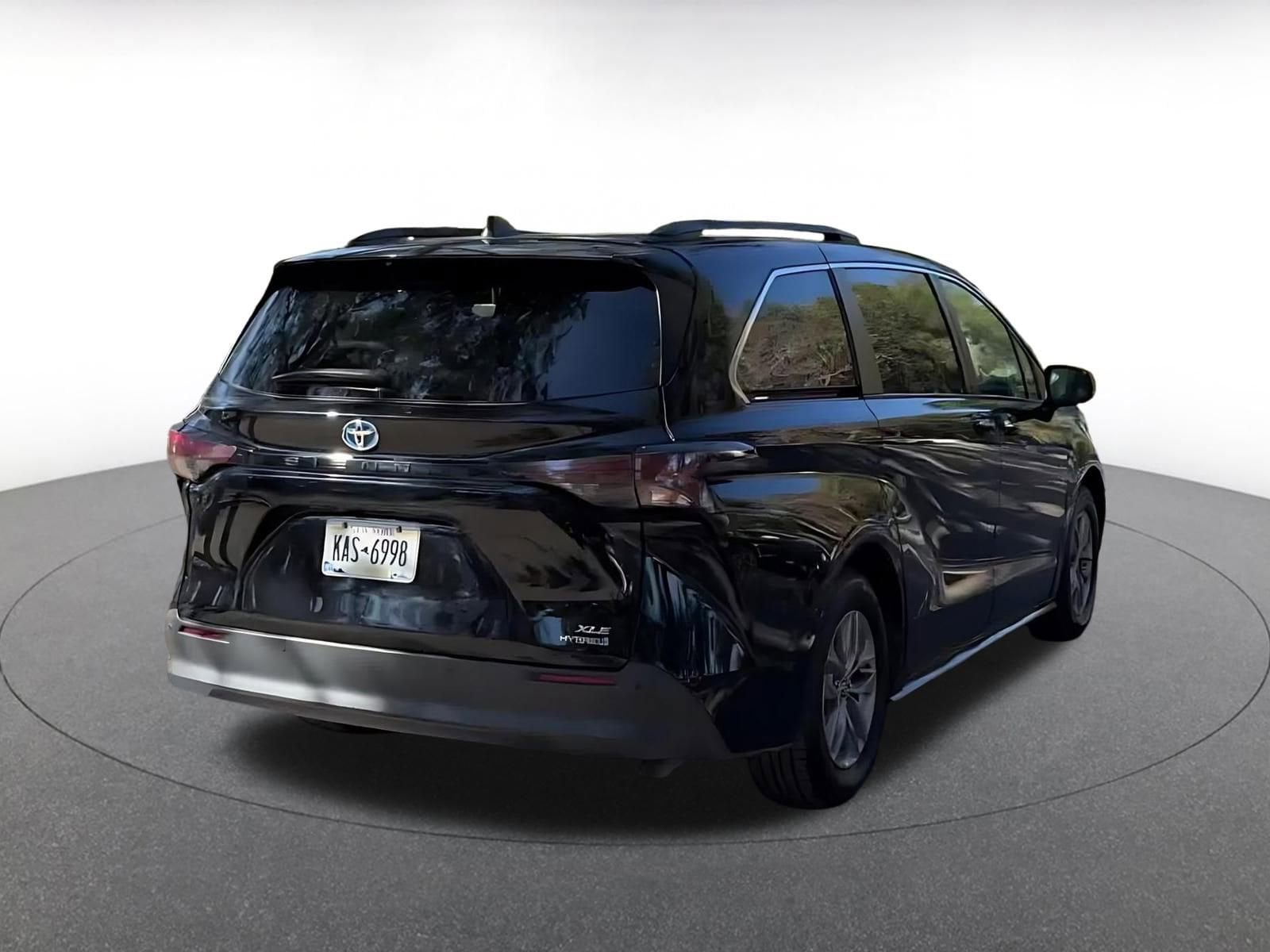 Thumbnail: 2023 Toyota Sienna - 14