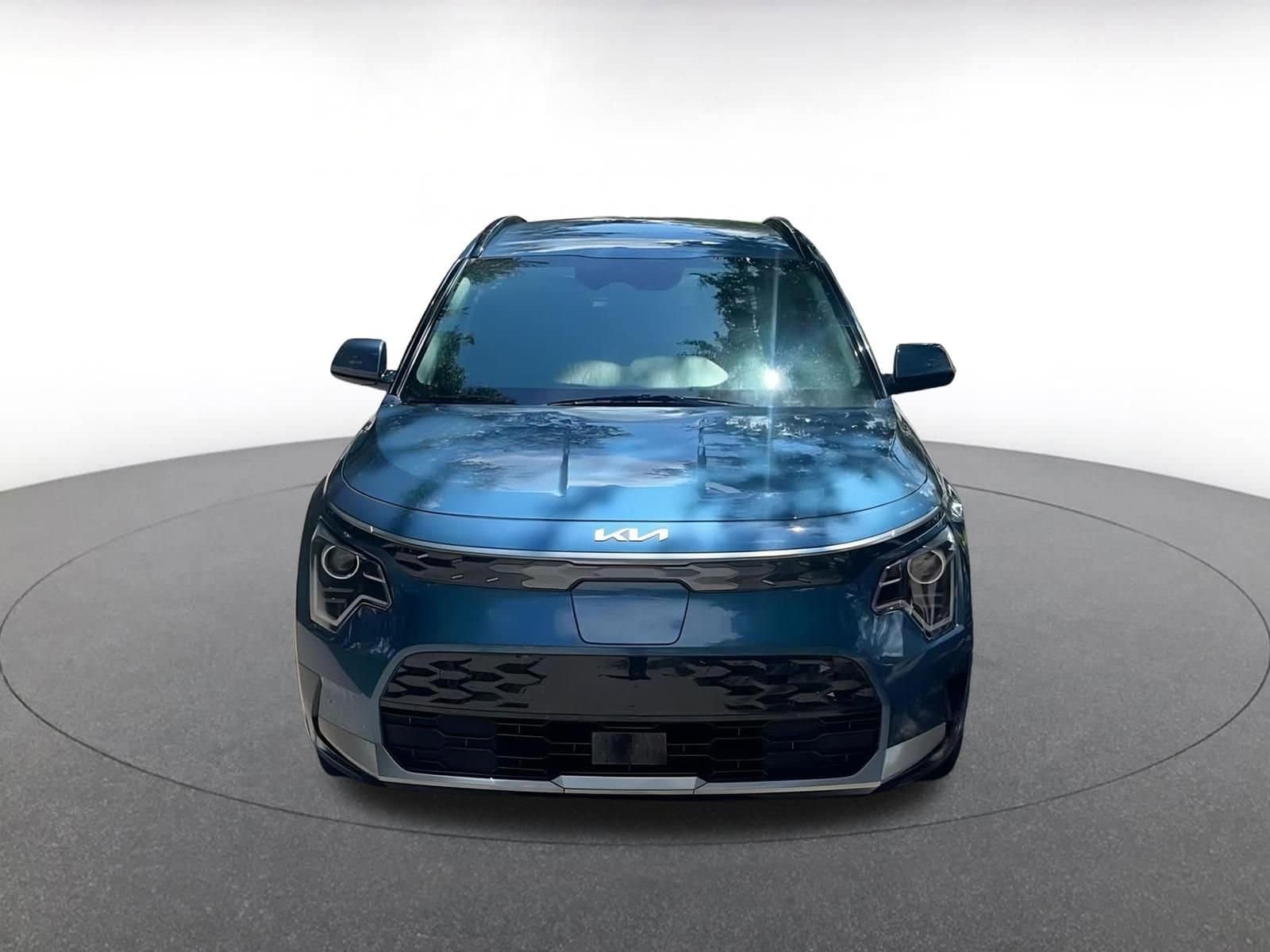 Thumbnail: 2023 Kia Niro - 4