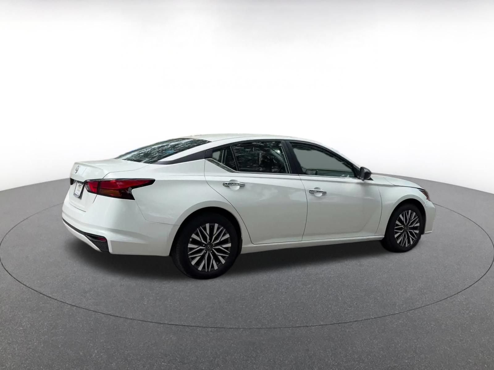 Thumbnail: 2025 Nissan Altima - 12