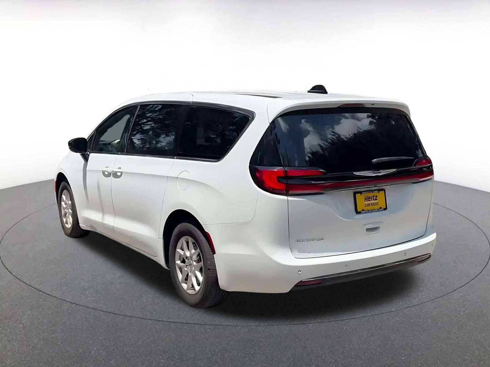 Thumbnail: 2025 Chrysler Pacifica - 9