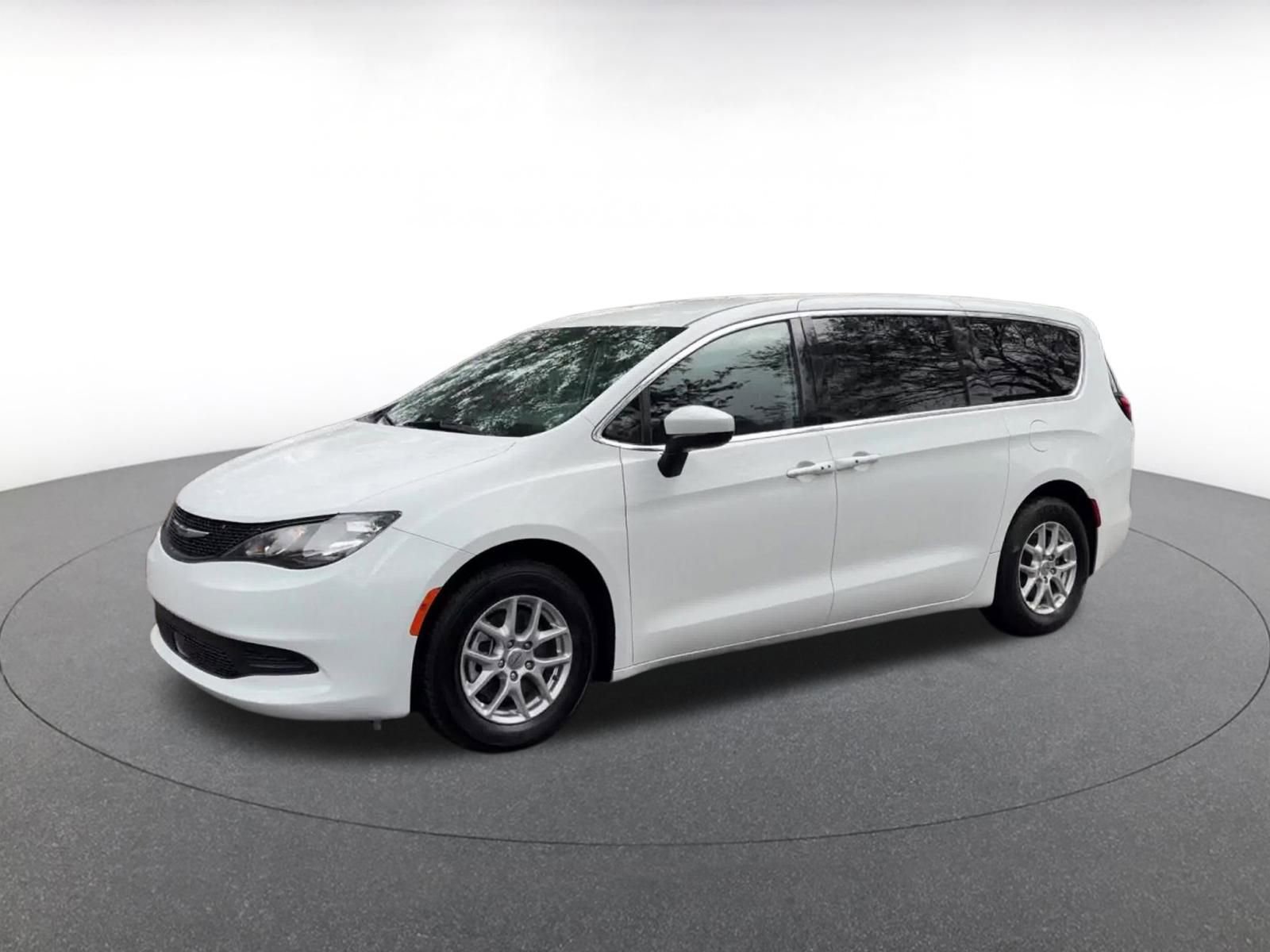 Thumbnail: 2022 Chrysler Voyager - 8